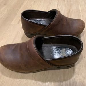 Professional Antique Brown Danskos size 38